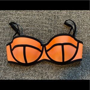 NWOT! Triangl bikini top